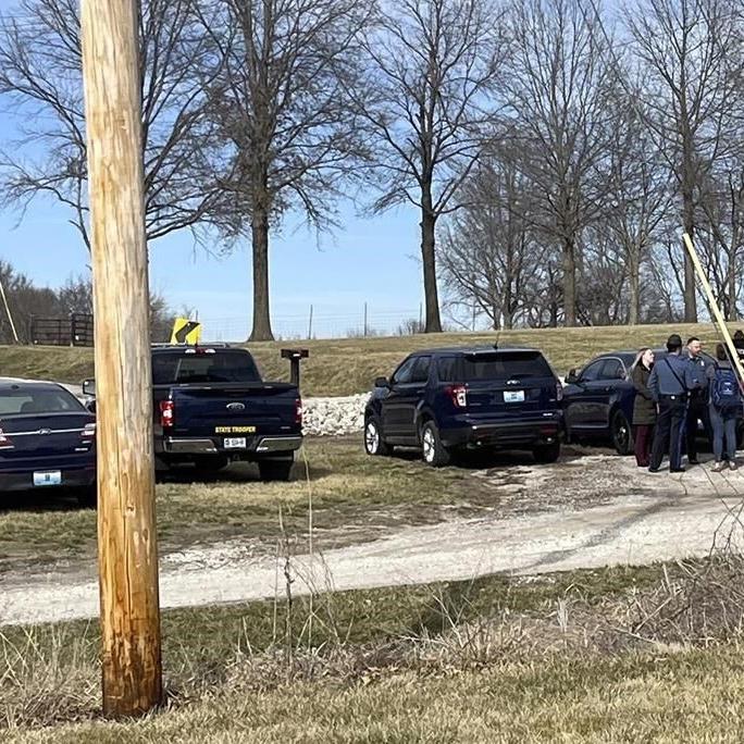 Court worker serving an eviction notice and a police officer fatally shot in Missouri, police say